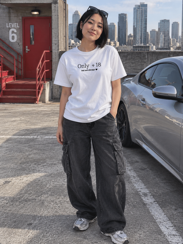 Camiseta Only +18 · Baby tee