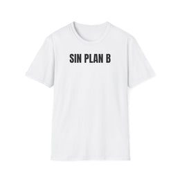 Camiseta blanca unisex con el mensaje SIN PLAN B estampado en negro sobre el pecho
