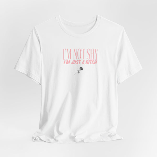 Camiseta Not Shy, Just a Bitch · Baby tee