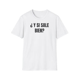 Camiseta blanca unisex con el mensaje ¿Y SI SALE BIEN? estampado en negro sobre el pecho