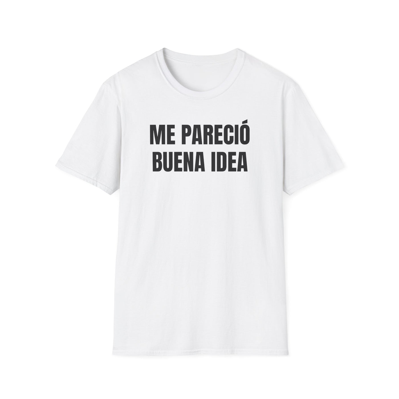 Camiseta blanca unisex con el mensaje ME PARECIÓ BUENA IDEA estampado en negro sobre el pecho