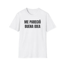 Camiseta blanca unisex con el mensaje ME PARECIÓ BUENA IDEA estampado en negro sobre el pecho